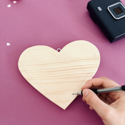 DIY dřevěné srdce s fotkou instax™ - originální dárek krok za krokem