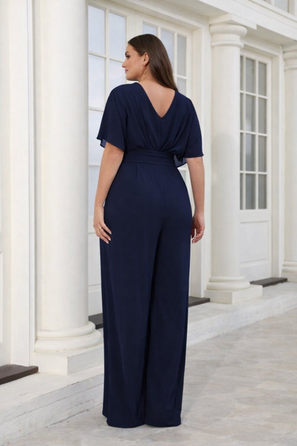 Tmavomodrý dámsky plus size overál s rukávmi