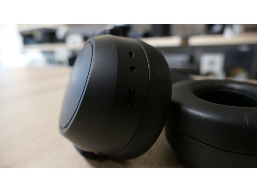 Sennheiser Momentum 4 Wireless Graphite + Sennheiser BTD 700 akční set