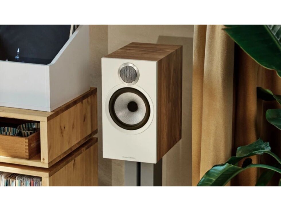 Bowers & Wilkins 606 S3 černá