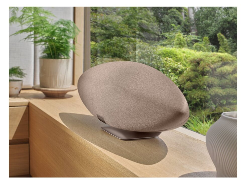 Bowers & Wilkins Zeppelin Pro Solar Gold