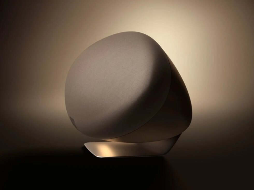 Bowers & Wilkins Zeppelin Pro Solar Gold