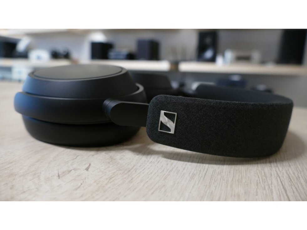 Sennheiser Momentum 4 Wireless Graphite + Sennheiser BTD 700 akční set