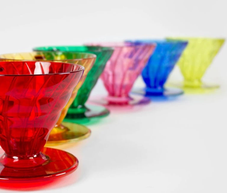 Hario plastový dripper na kávu průhledný V60-02 růžový