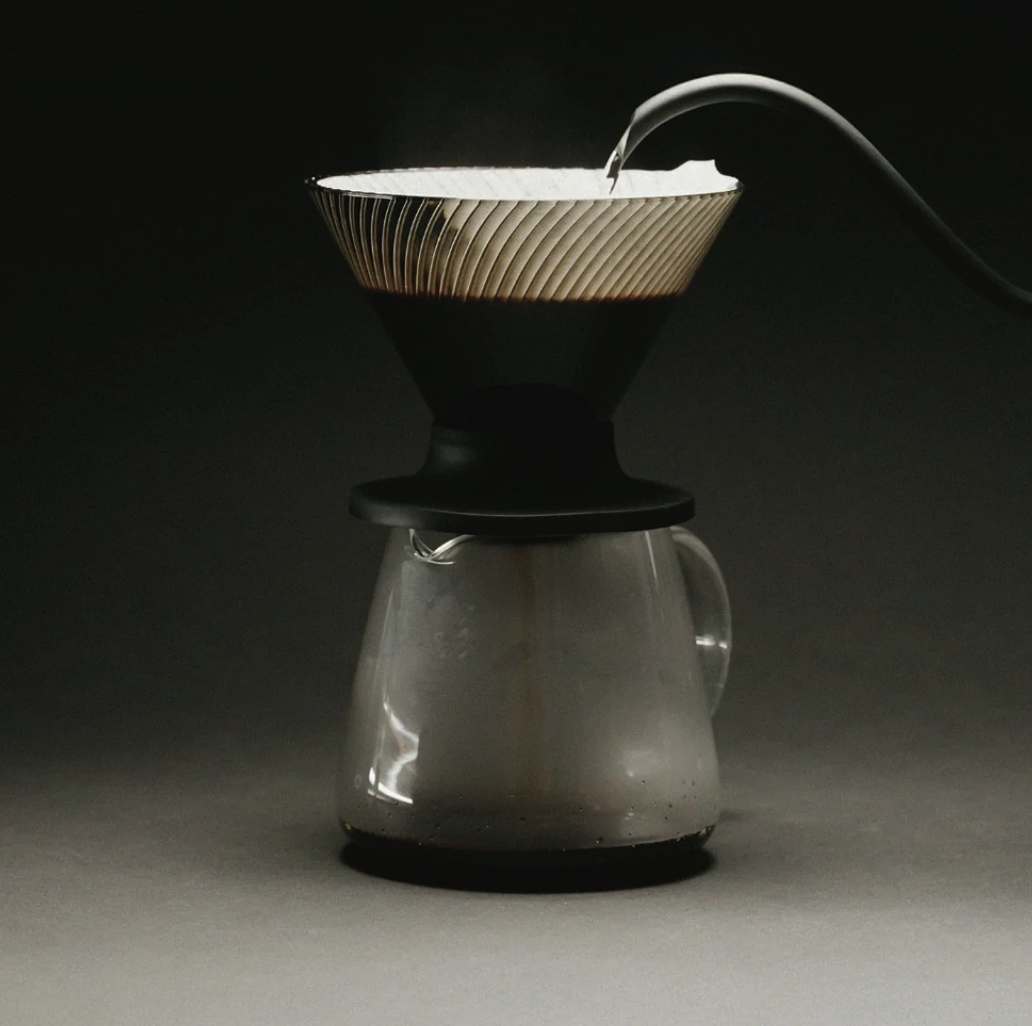 Hario plastový dripper na kávu NEO 02 černý + 40 ks filtrů
