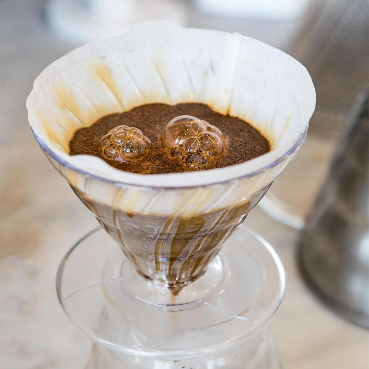 Hario plastový dripper na kávu V60-02 čirý