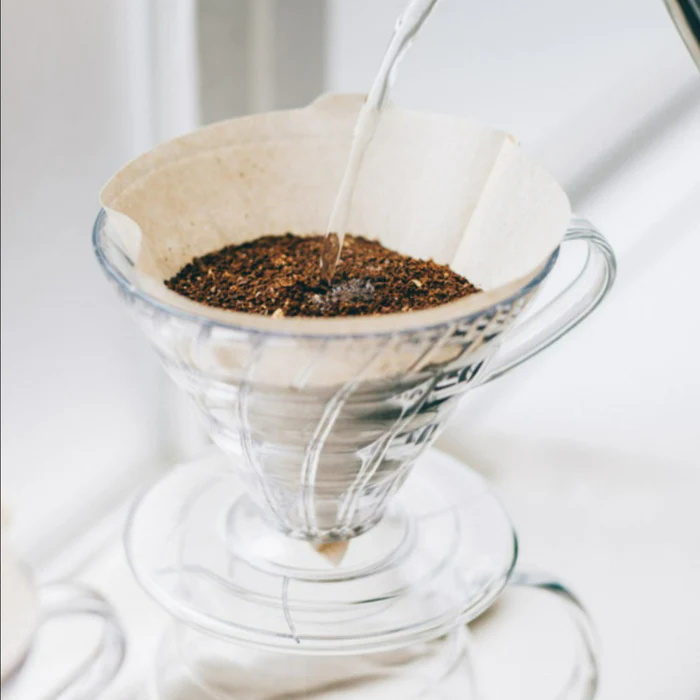 Hario plastový dripper na kávu V60-02 čirý