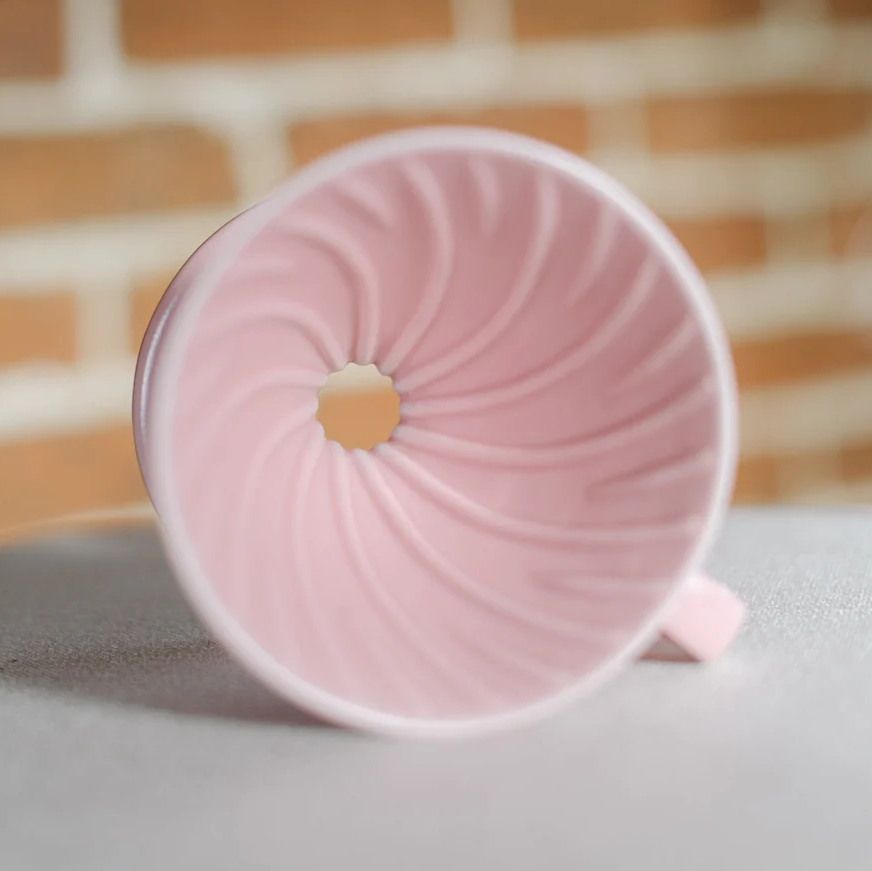 Hario keramický dripper na kávu V60-02 růžový + 40 ks filtrů