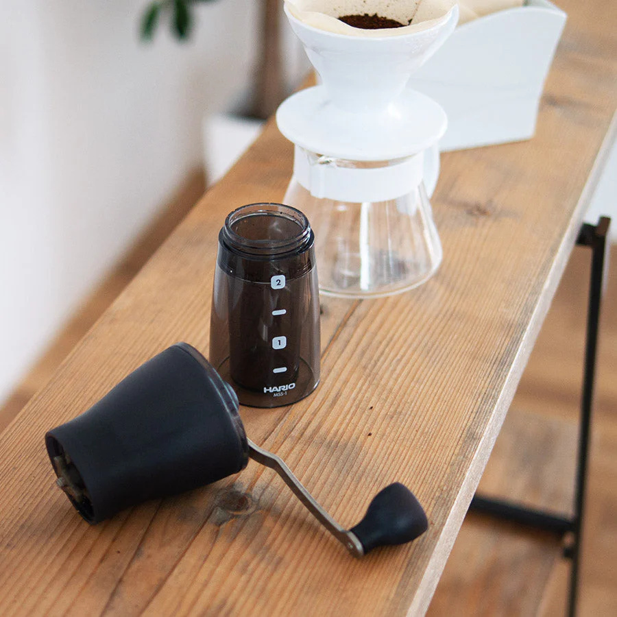 Hario Mini Mill Slim Plus - ruční mlýnek na kávu