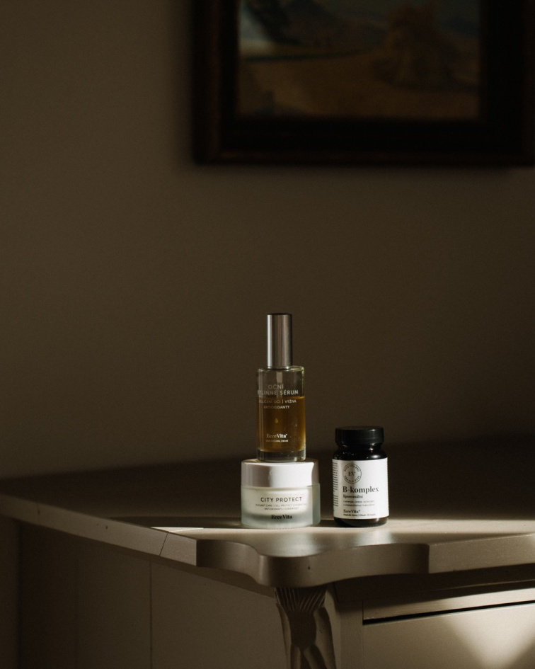 Oční odličovací bylinné sérum - doba spotřeby 11/2025