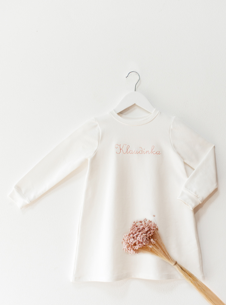 Dívčí mikinové šaty z biobavlny smetanové – Otisk volnosti