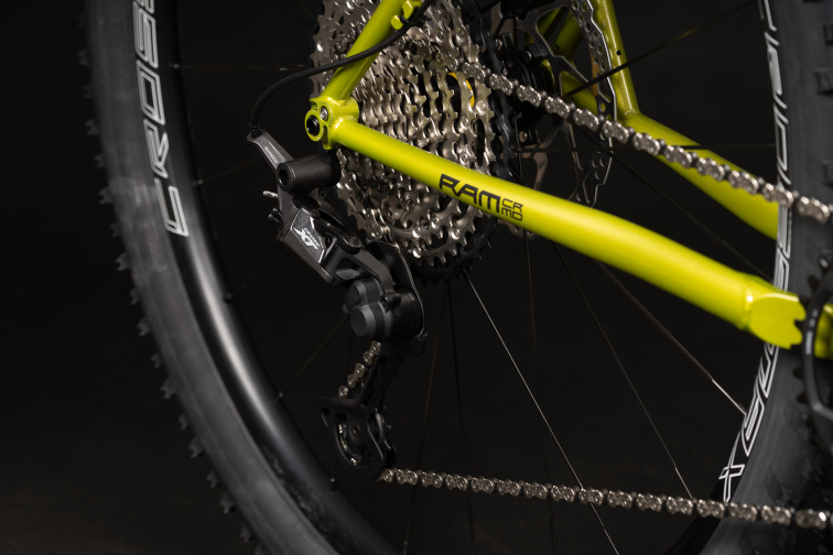 Qayron Ram CrMo Q Limetal (Předváděcí) - vel. L