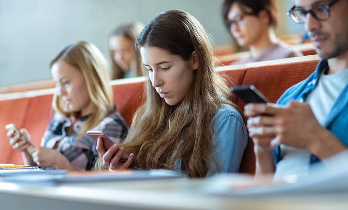 Jaký iPhone koupit v roce 2026? Velký průvodce výběrem všech modelů