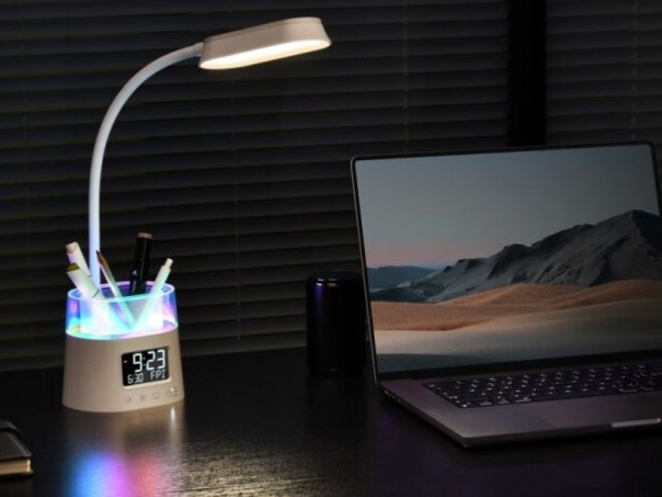 LED stolní lampička Immax FRESHMAN s RGB podsvícením, držák na tužky, bílá