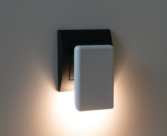ORISA LED bílé orientační světýlko do zásuvky - ploché