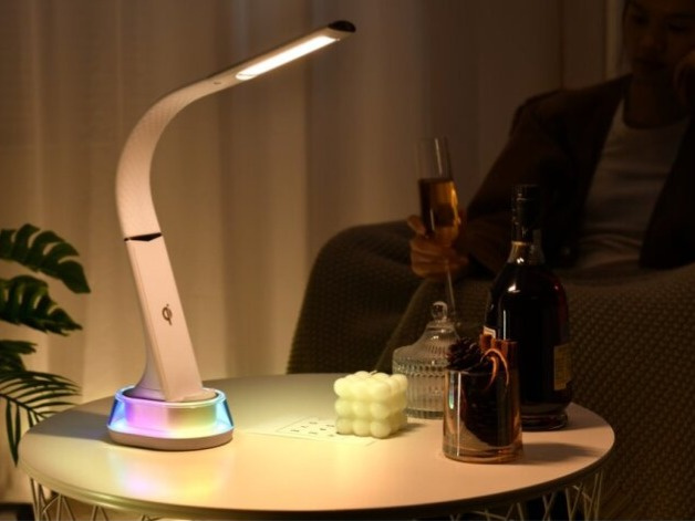 LED stolní lampička Immax CORELLA s Qi nabíjením bílá + zlaté prvky RGB podsvícení