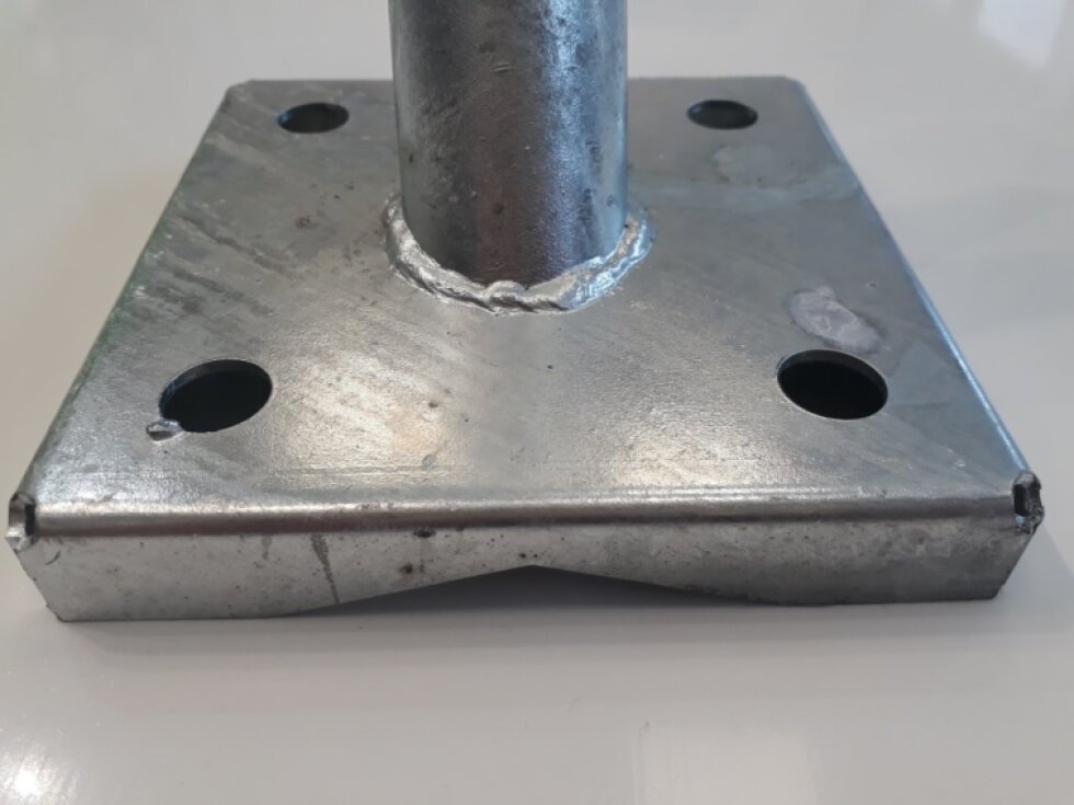 Výložník průměr 38mm sklon 45° pevný držák přídavný na sloup, stožár nebo zeď, stěnu