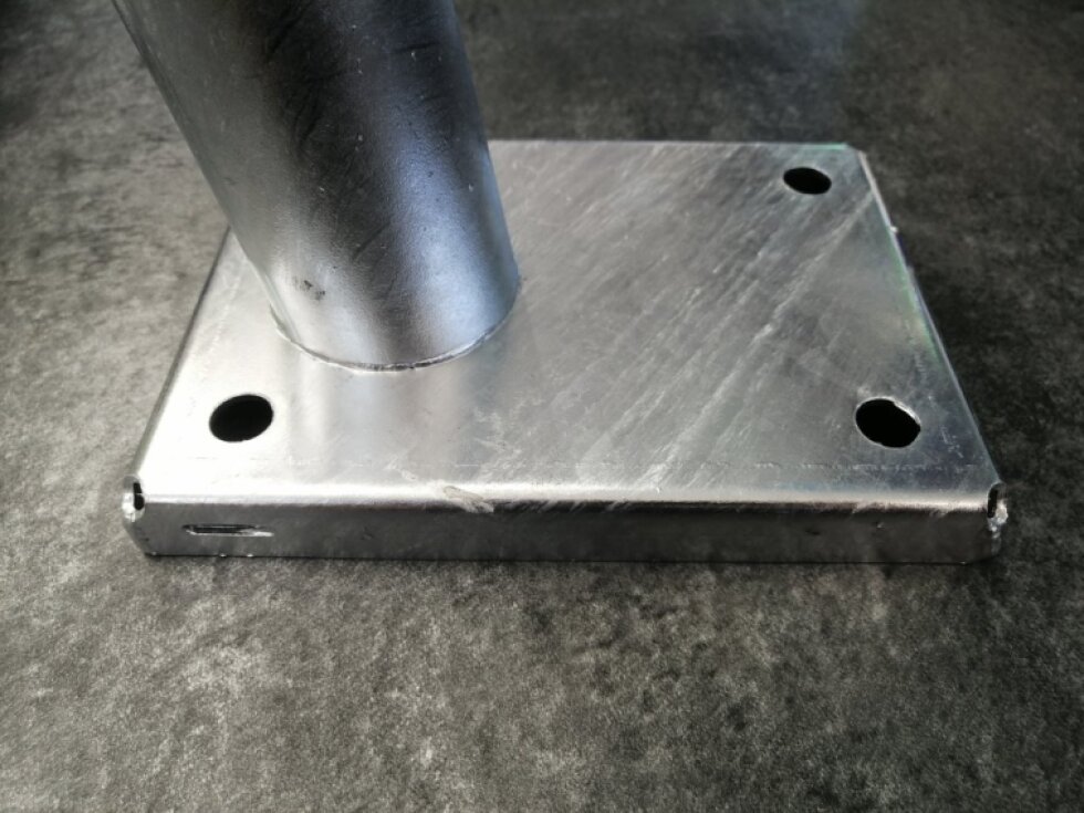 Výložník průměr 60mm sklon 15° pevný držák přídavný na sloup, stožár nebo zeď, stěnu