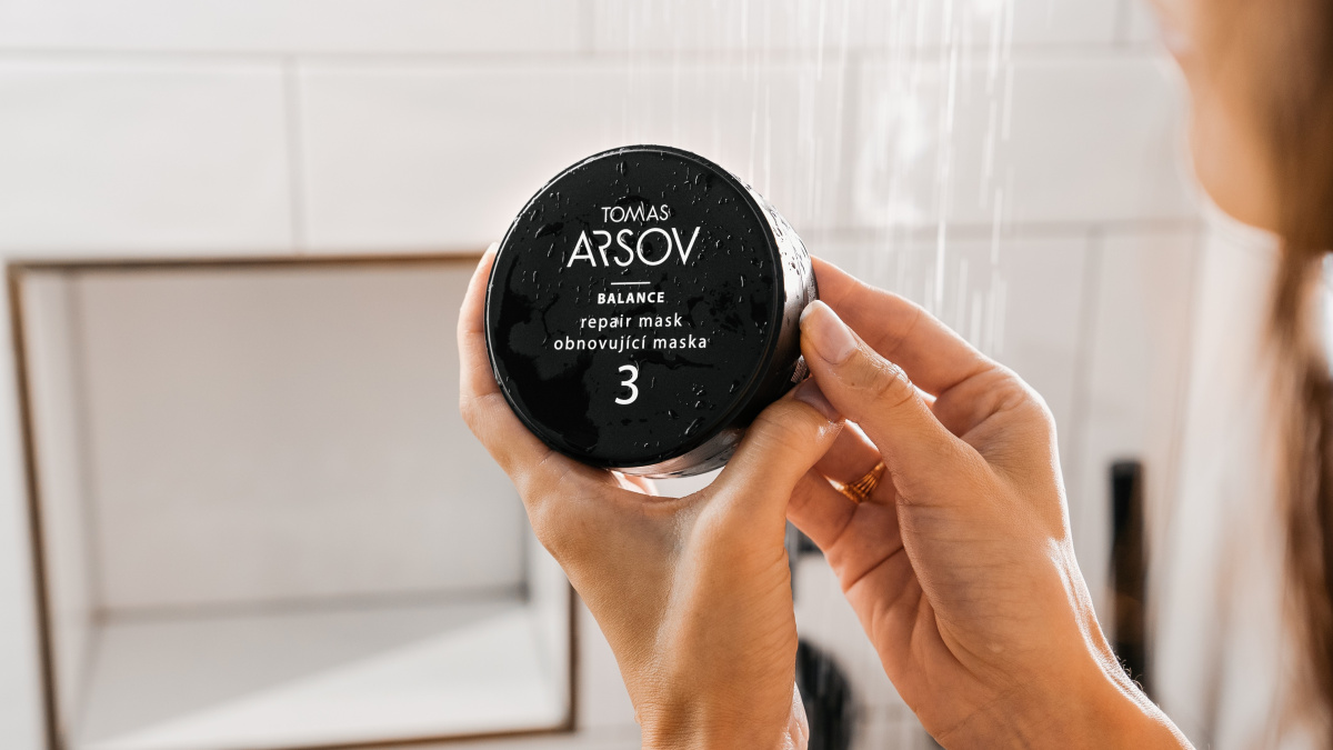 BALANCE Obnovující maska pro ochranu a obnovu konečků