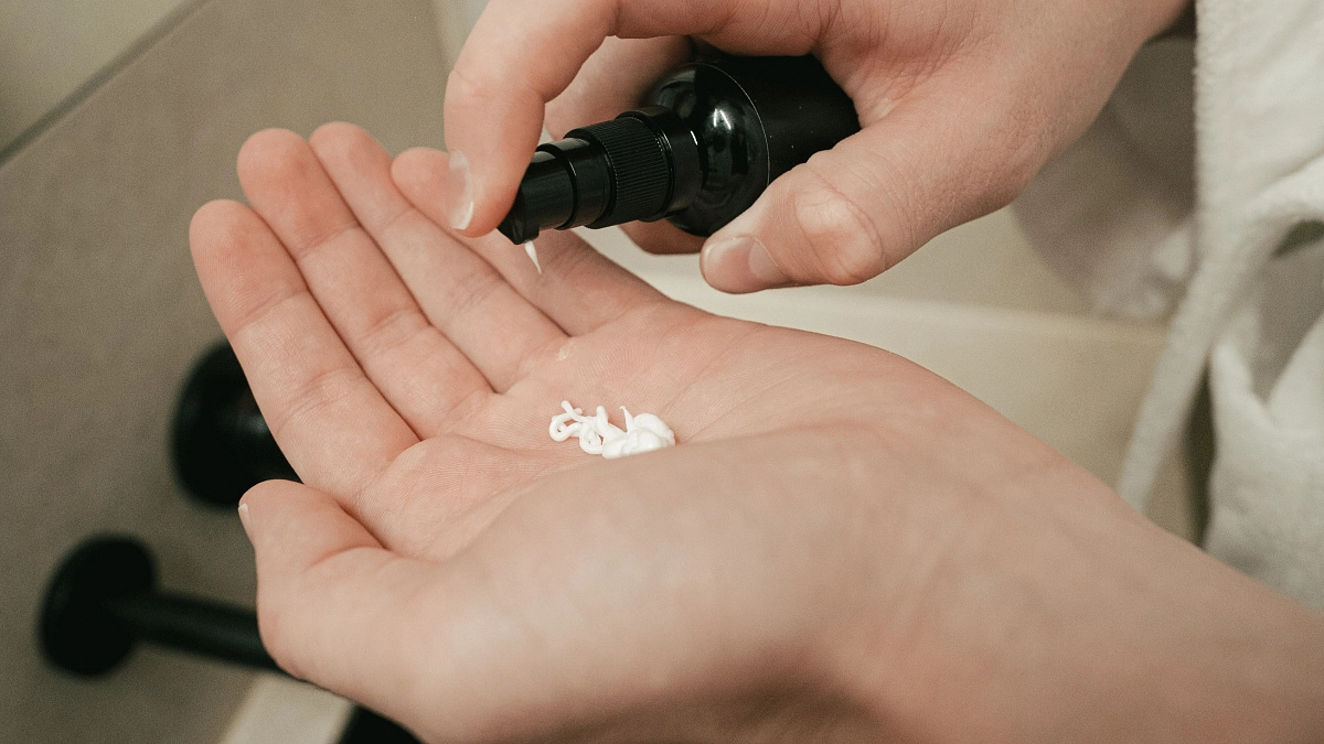 Rychlá večerní trojice Longevity ( DEFENCE, LONGEVITY Omlazující sérum, LONGEVITY Zklidňující noční maska )