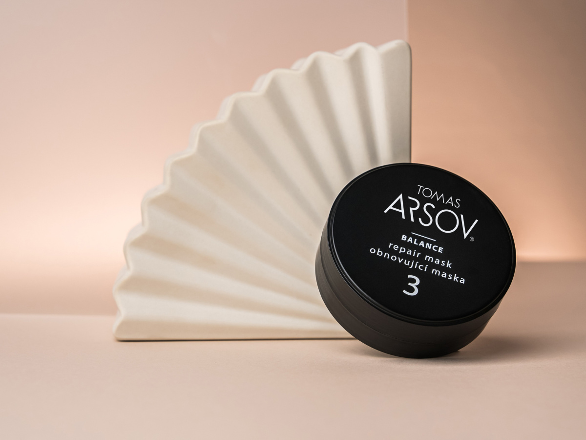 BALANCE Obnovující maska pro ochranu a obnovu konečků