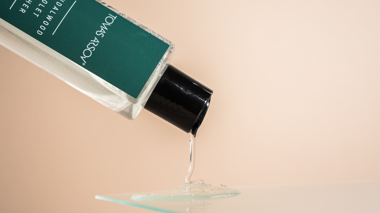 SANDALWOOD VIOLET LEATHER Parfém a sprchový gel