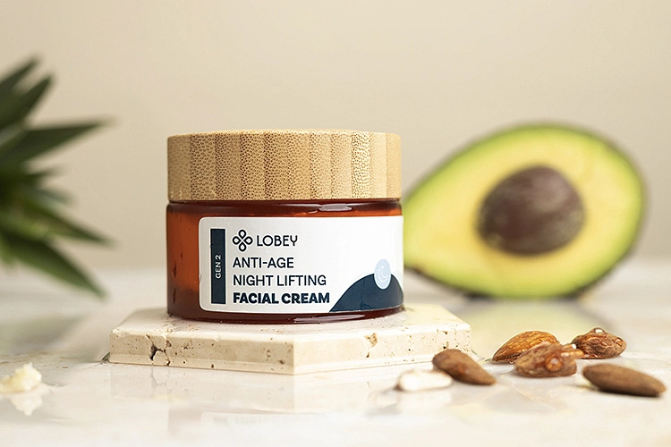 Noční vyhlazující krém LOBEY