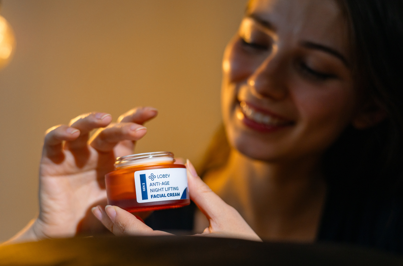 Noční vyhlazující krém LOBEY