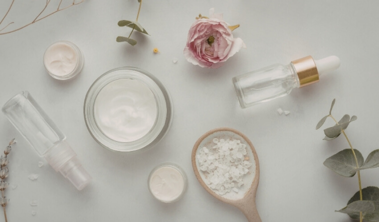 Ranná a večerná skincare - aké produkty sú úplný základ a na čo si dať pozor?