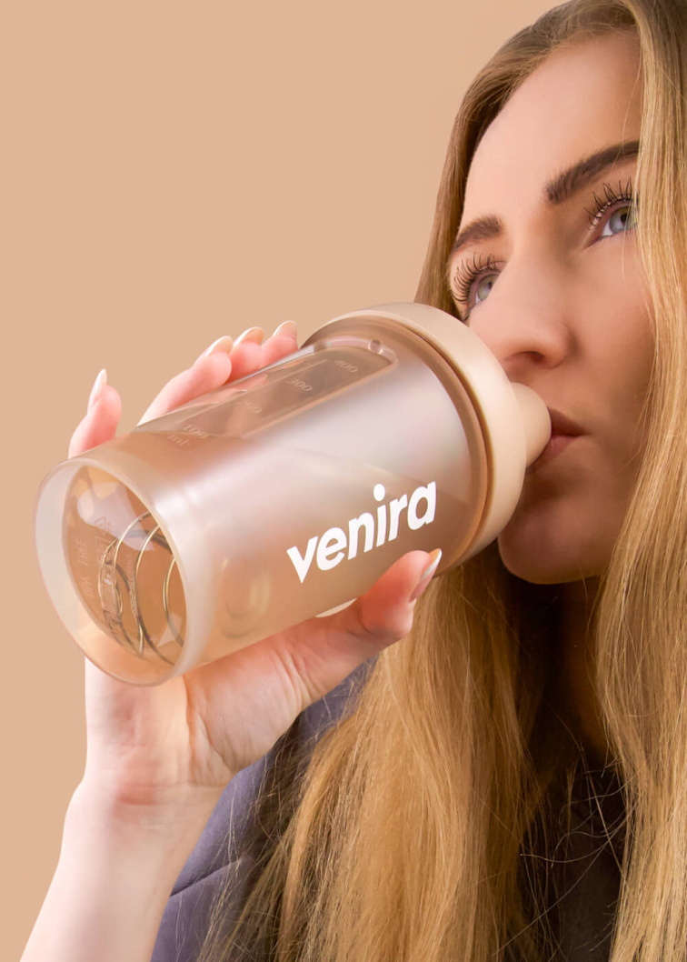 VENIRA shaker PRO s pútkom, svetlo hnedý