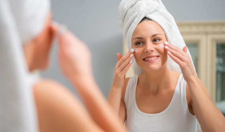 Ranná a večerná skincare - aké produkty sú úplný základ a na čo si dať pozor?