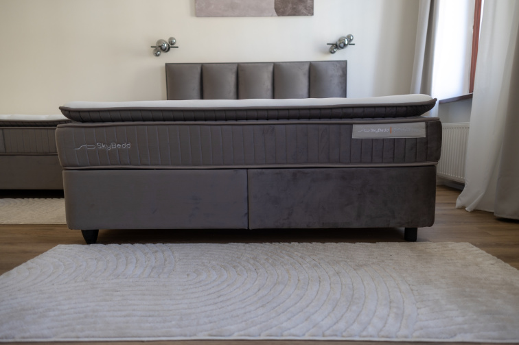 Vyzkoušejte si postel před nákupem: 6 míst, kde si naši postel zamilovali hosté i majitelé