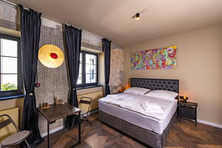 Vyzkoušejte si postel před nákupem: 6 míst, kde si naši postel zamilovali hosté i majitelé