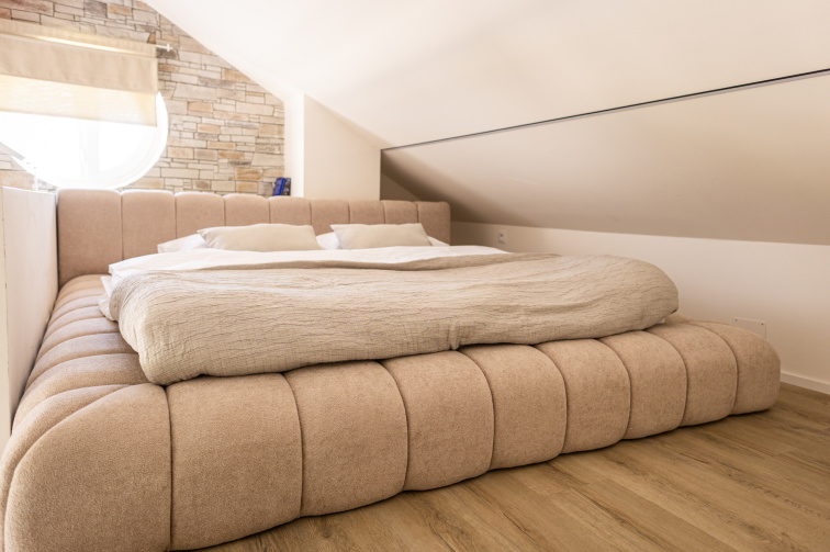 Vyzkoušejte si postel před nákupem: 6 míst, kde si naši postel zamilovali hosté i majitelé