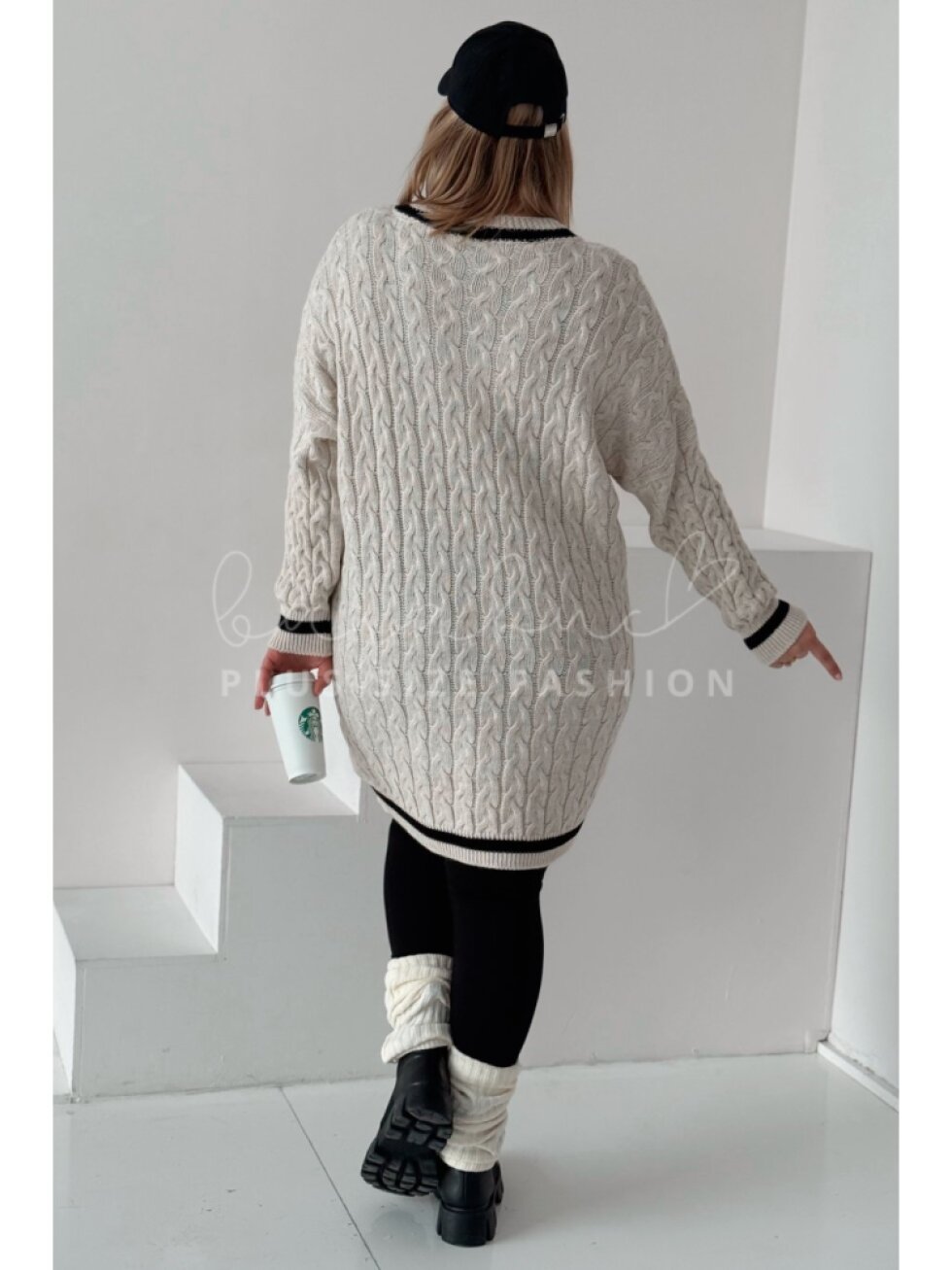 Predĺžený dámsky oversize sveter pre moletky Luva béžový