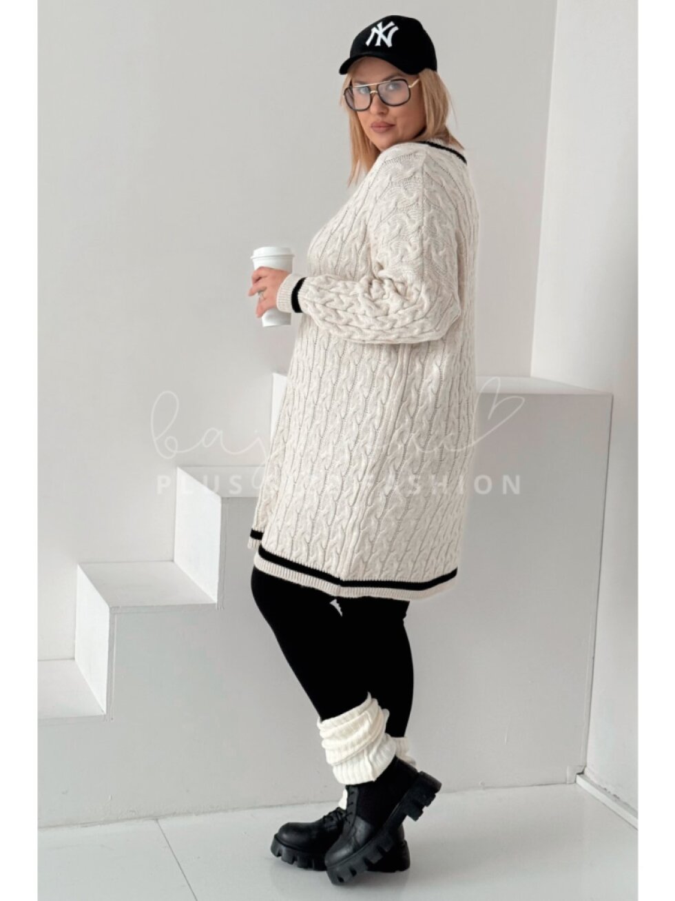 Predĺžený dámsky oversize sveter pre moletky Luva béžový