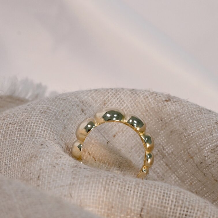 Pozlátený prsteň výrazného tvaru 65026