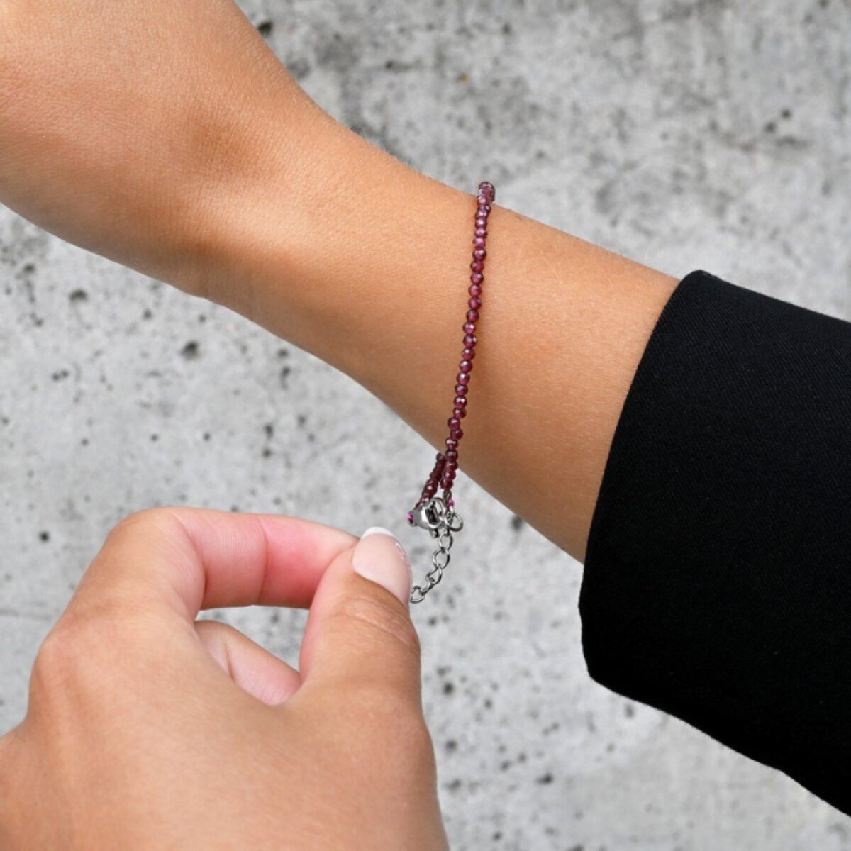 Náramok s garnet kameňmi 43055.3 oceľ