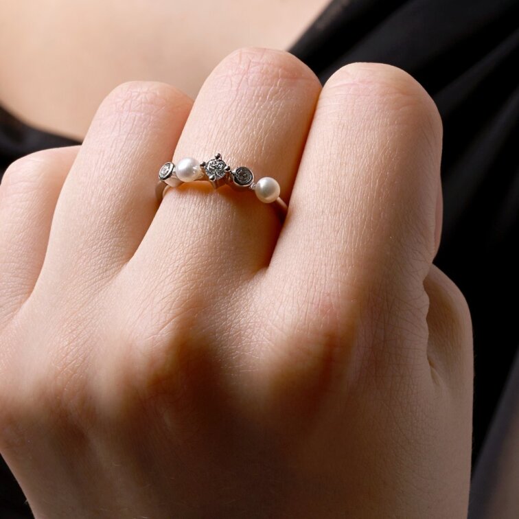 Strieborný prsteň s riečnymi perlami a zirkónmi 25007.1