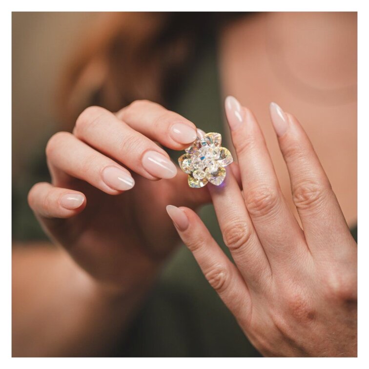 Stříbrný prsten s krystaly Swarovski kytička 35012.2