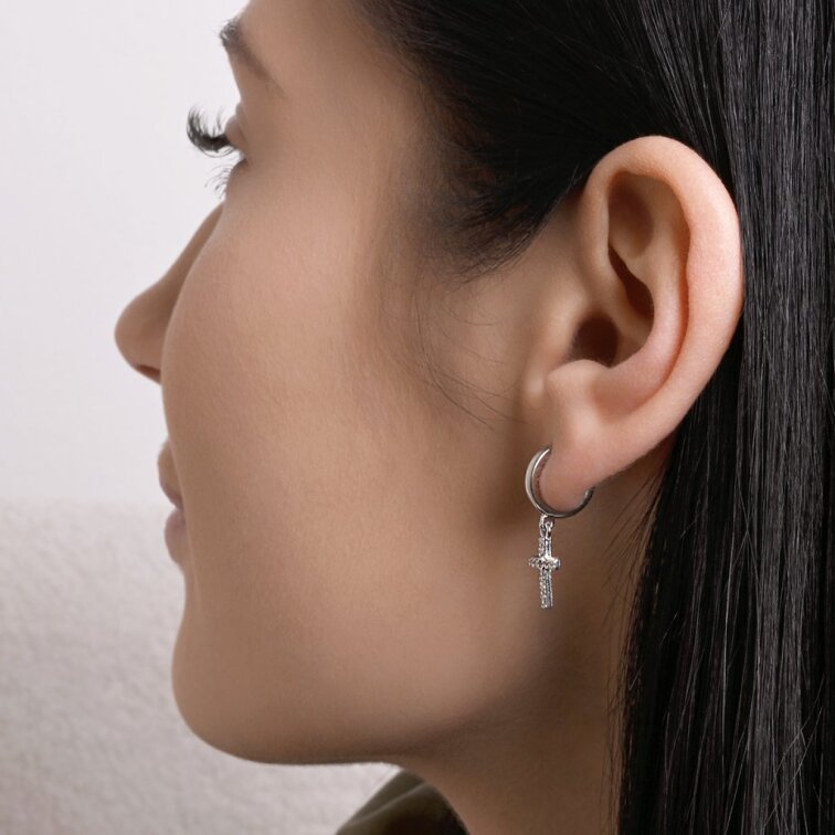 Stříbrné kroužky se zavěšeným křížkem 11778.1