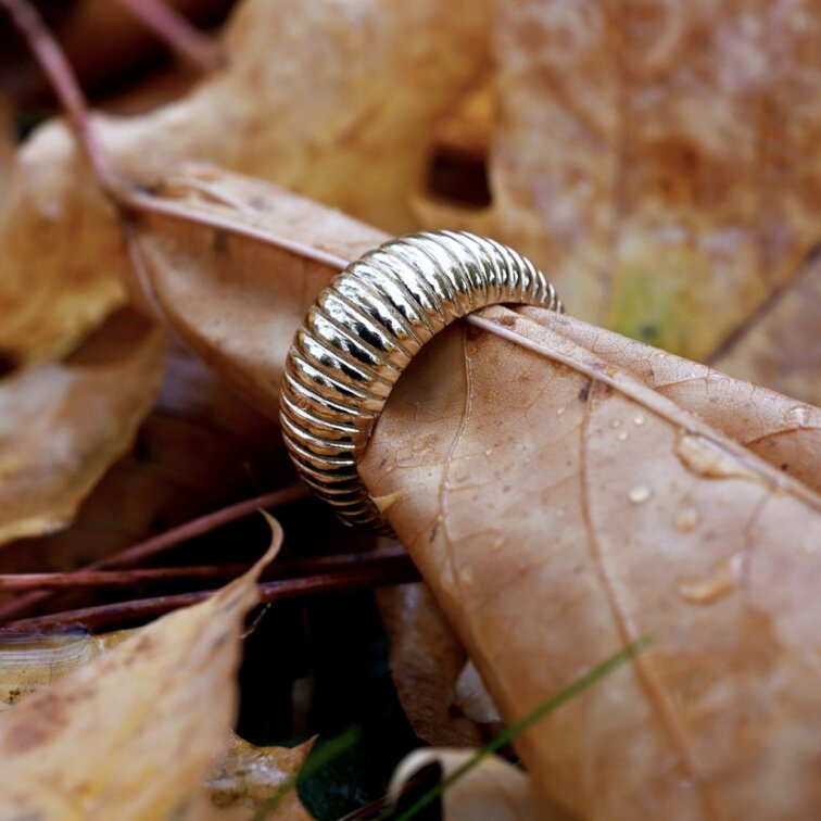 Pozlátený prsteň vrúbkovaný 65025