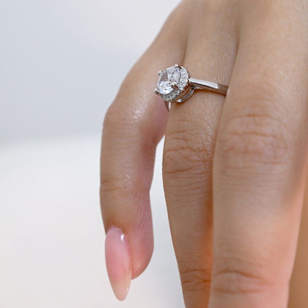 Stříbrný prsten luxusní se zirkony bílý 15008.1 crystal