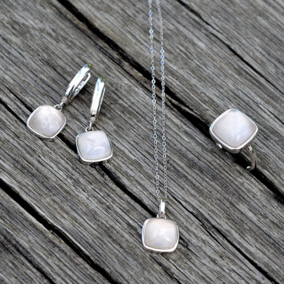 Stříbrný náhrdelník s růženínem 12166.3