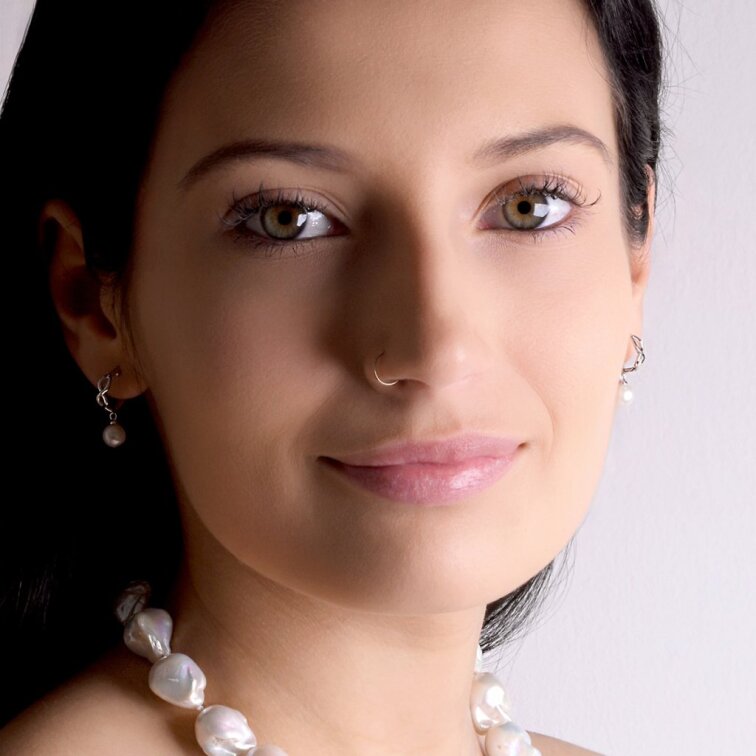 Strieborné náušnice kruhy so zavesenou riečnou perlou 21125.1