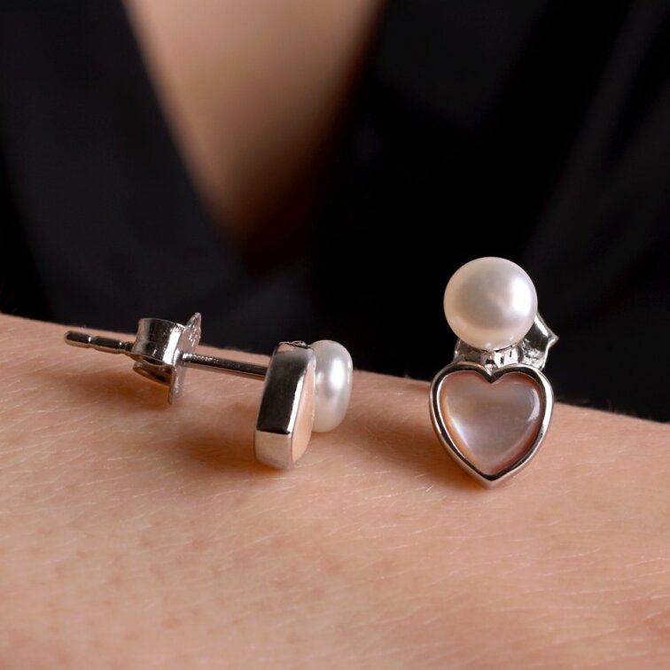Strieborné náušnice s riečnou perlou srdiečka 21119.1