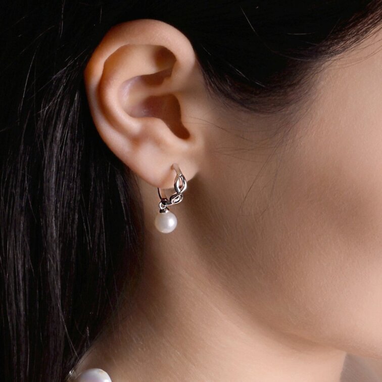 Strieborné náušnice kruhy so zavesenou riečnou perlou 21125.1