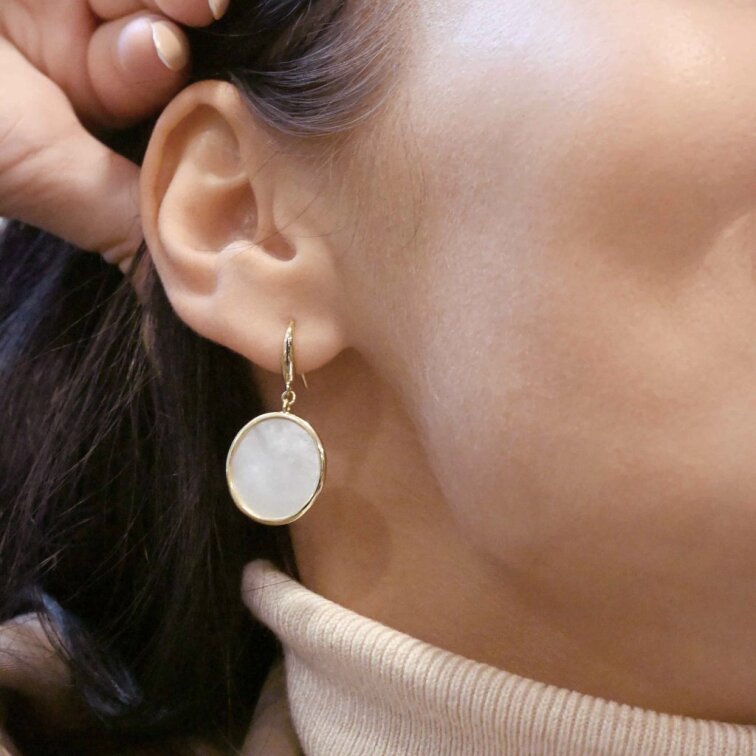 Pozlacené stříbrné náušnice kolečka s perletí 11795.1