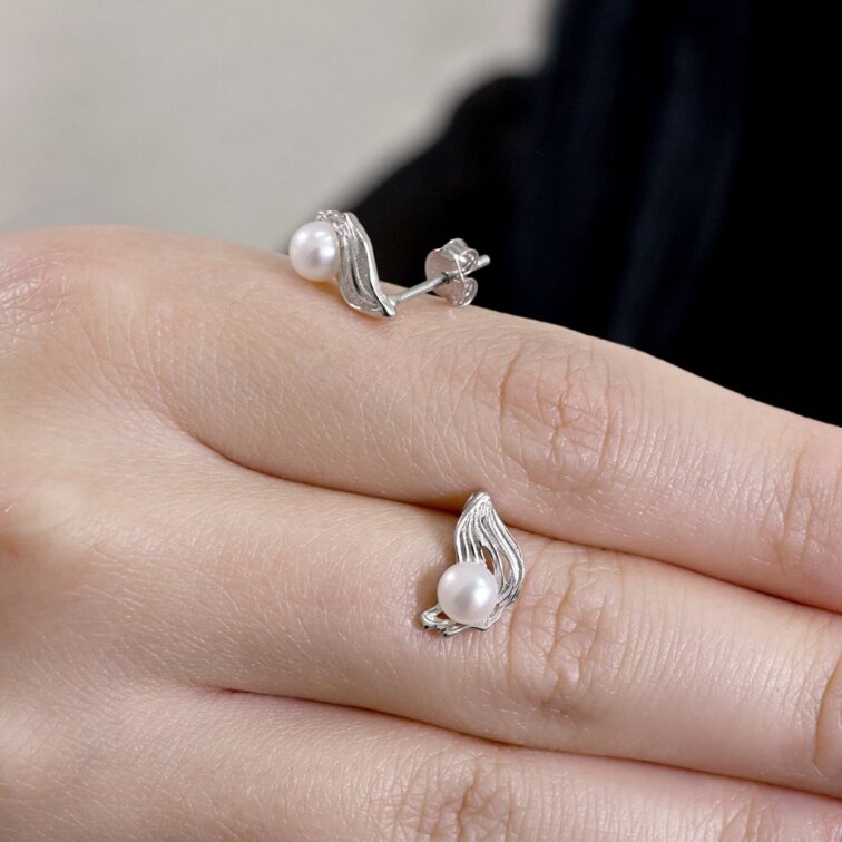 Stříbrné náušnice s říční perličkou 21121.1