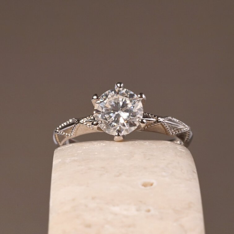 Stříbrný prsten MIA s ornamentem 15M00005 moissanite